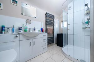 En-suite- click for photo gallery